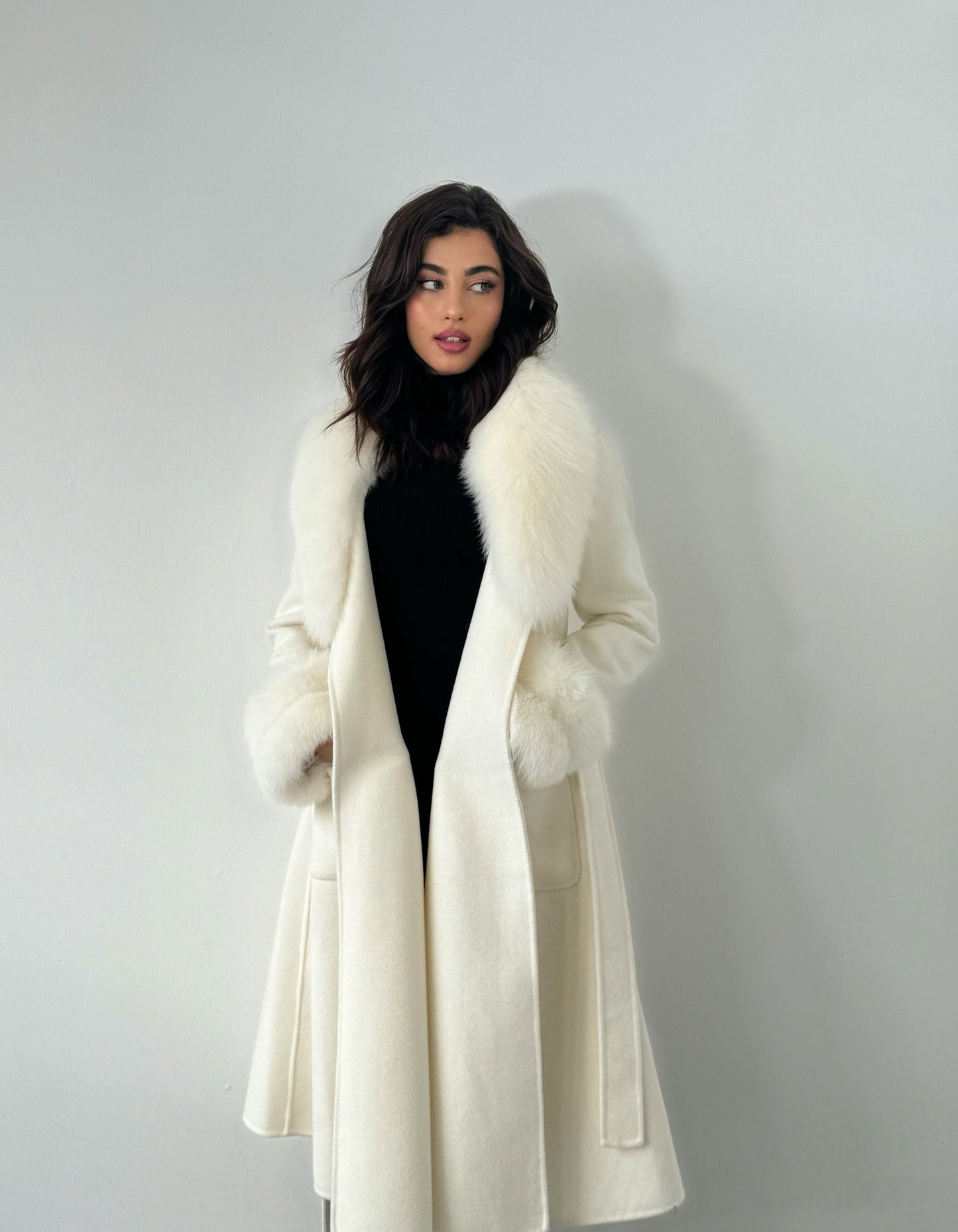 Casandra - White